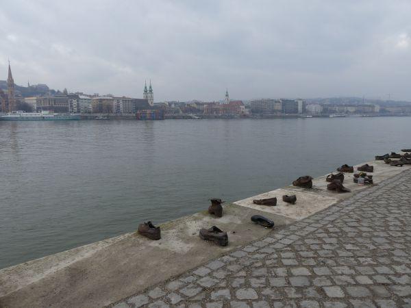 scarpe sul Danubio Budapest