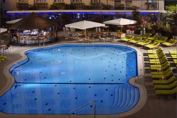 Radisson Blu Bucarest piscina