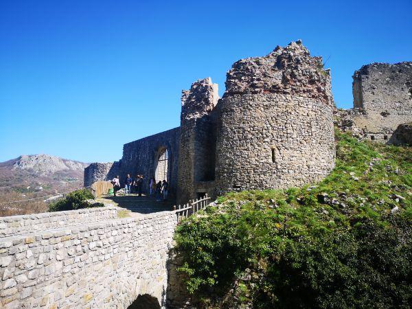castello di Laviano