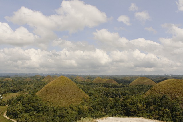 chocolate hills di bohol