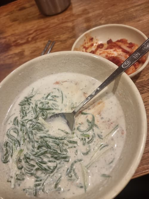 zuppa di noodles coreani