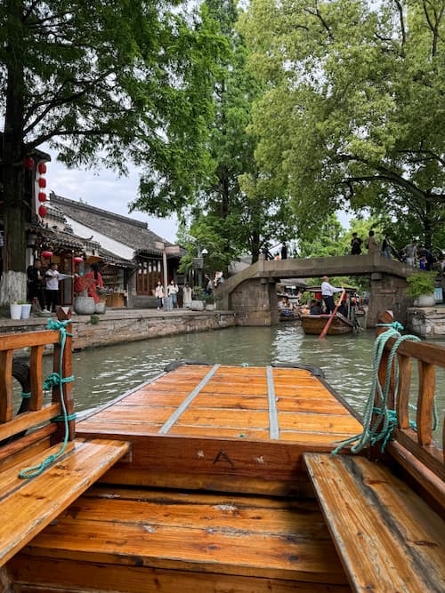 tour in barca Zhujiajiao