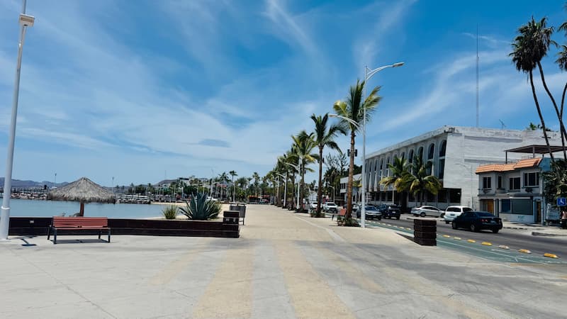 Malecon di La Paz di giorno