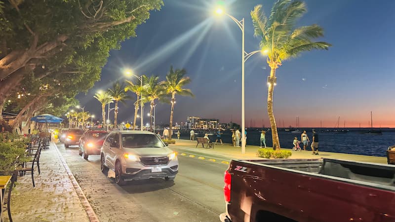 malecon La paz di sera